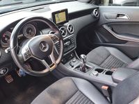 Usado Mercedes A180 AMG line 109 HP (80 kW) 2015 Preto