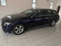 Usado Mercedes E220 194 HP (142 kW) 2017 Azul Carrinha