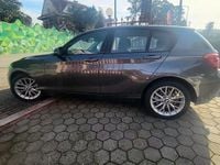 Usado BMW 116 Sport Line 116 HP (85 kW) 2015 Cinzento Citadino