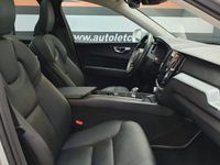 Usado Volvo XC60 Momentum 392 HP (288 kW) 2019 Cinzento SUV