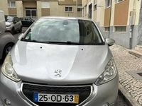 Usado Peugeot 208 82 HP (60 kW) 2013 Cinzento Citadino