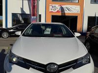 Usado Toyota Auris 90 HP (66 kW) 2013 Branco Citadino