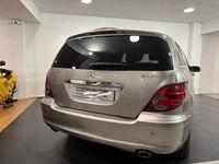 Usado Mercedes R320 224 HP (164 kW) 2007 Cinzento Monovolume