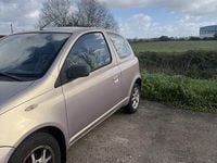 Usado Toyota Yaris 68 HP (50 kW) 1999