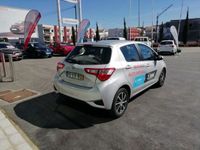 Usado Toyota Yaris Comfort 90 HP (66 kW) 2019 Cinza (pintura metalizada) Sedan