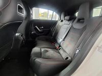 Usado Mercedes A250 Advanced Plus 218 HP (160 kW) 2024 Branco polar Citadino