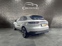 Usado Porsche Cayenne Platinum Edition 462 HP (339 kW) 2022 Cinza SUV