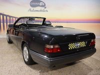 Usado Mercedes E220 150 HP (110 kW) 1993 Cinza Cabrios