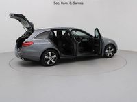 Usado Mercedes C300 Avantgarde 197 HP (144 kW) 2024 Cinza Carrinha
