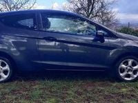 Usado Ford Fiesta 68 HP (50 kW) 2010 Cinza antracite Citadino