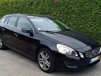Usado Volvo V60 Momentum 115 HP (84 kW) 2012 Preto Carrinha