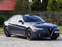 Usado Alfa Romeo Giulia 150 HP (110 kW) 2017 Cinzento Sedan