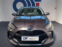 Usado Toyota Yaris Hybrid Luxury 115 HP (84 kW) 2024 Cinza