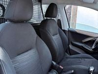 Usado Peugeot 208 68 HP (50 kW) 2015 Branco Citadino