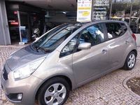 Usado Kia Venga DREAM-TEAM Edition 128 HP (94 kW) 2012 Bege (metalizado) Citadino