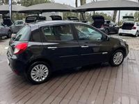 Usado Renault Clio II Dynamique 68 HP (50 kW) 2010 Preto