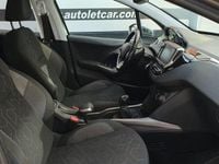 Usado Peugeot 2008 75 HP (55 kW) 2018 Cinzento SUV