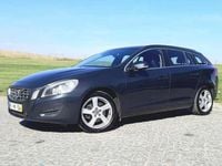 Usado Volvo V60 115 HP (84 kW) 2011 Cinzento Carrinha
