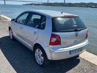 Usado VW Polo 65 HP (47 kW) 2004 Cinzento Citadino