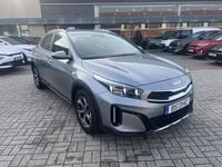 Usado Kia XCeed 100 HP (73 kW) 2025 Cinza SUV