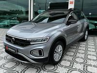Usado VW T-Roc 110 HP (80 kW) 2023 Prateado cinzento SUV