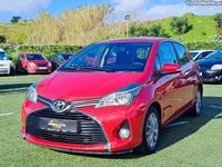 Usado Toyota Yaris Style 70 HP (51 kW) 2015 Vermelho Citadino