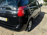 Usado Peugeot 5008 120 HP (88 kW) 2016 Preto Carrinha