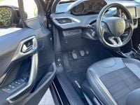 Usado Peugeot 2008 101 HP (74 kW) 2018 Preto SUV