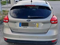 Usado Ford Focus 120 HP (88 kW) 2017 Cinzento Citadino