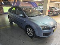 Usado Ford Focus Ghia 109 HP (80 kW) 2007 Azul