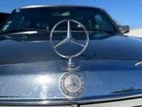 Usado Mercedes 240 72 HP (52 kW) 1981 Cinzento Sedan