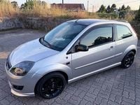 Usado Ford Fiesta 68 HP (50 kW) 2006 Cinzento Citadino