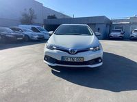 Usado Toyota Auris Hybrid Comfort 136 HP (100 kW) 2017 Branco