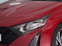 Usado Hyundai i20 Comfort 84 HP (61 kW) 2024 Dragon red (metalizado) Citadino