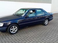 Usado Mercedes 200 Elegance 75 HP (55 kW) 1992 Sedan