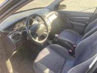 Usado Ford Focus 90 HP (66 kW) 2001 Preto Citadino