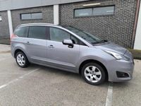 Usado Peugeot 5008 120 HP (88 kW) 2015 Cinzento Monovolume