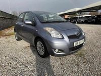 Usado Toyota Yaris Comfort 70 HP (51 kW) 2011 Cinza