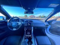 usado Jaguar XE R-Sport 2.0 180cv