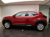 Usado Toyota Yaris Comfort 92 HP (67 kW) 2024 Vermelho (pintura metalizada especial) Citadino