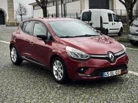 Usado Renault Clio IV 90 HP (66 kW) 2017 Vermelho Citadino