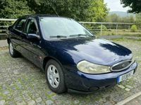 Usado Ford Mondeo 90 HP (66 kW) 1999 Azul