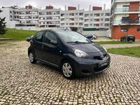 Usado Toyota Aygo 68 HP (50 kW) 2011 Cinzento Citadino