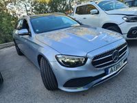 Usado Mercedes E300 Avantgarde 306 HP (225 kW) 2022 Cinzento