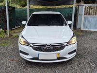 Usado Opel Astra 105 HP (77 kW) 2019 Branco Citadino