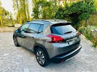 Usado Peugeot 2008 110 HP (80 kW) 2016 Cinzento SUV