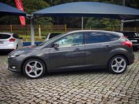 Usado Ford Focus 120 HP (88 kW) 2015 Cinzento