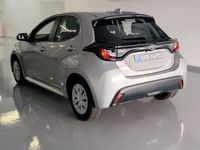 Usado Toyota Yaris Hybrid Comfort 115 HP (84 kW) 2022 Cinza