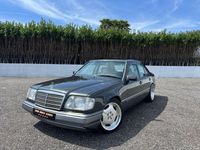 Usado Mercedes E280 Classic 197 HP (144 kW) 1993 Preto Sedan