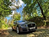 Usado Jaguar XE Prestige 180 HP (132 kW) 2015 Cinza escuro Sedan